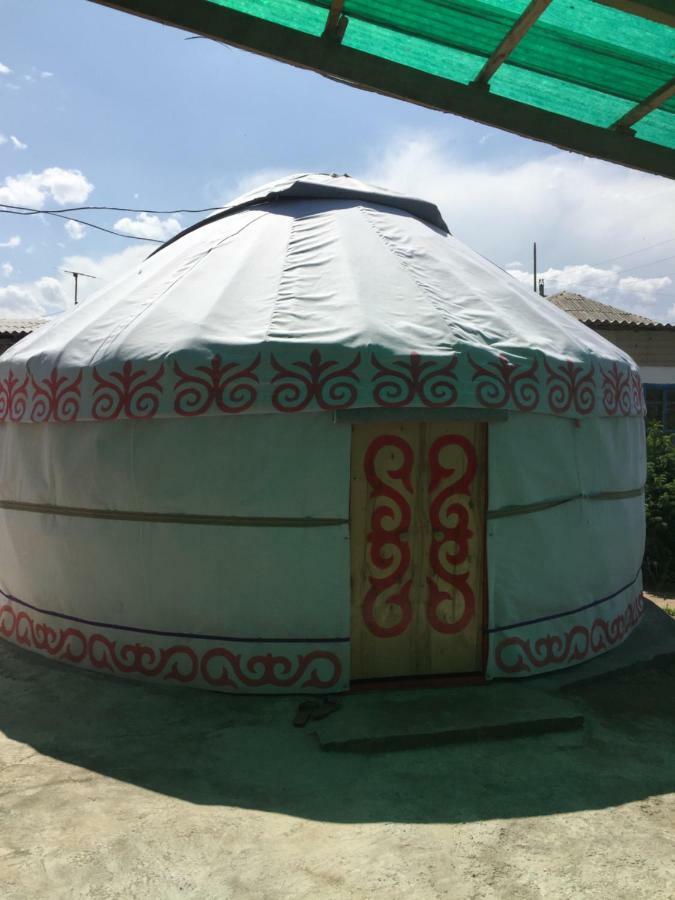 Center Guesthouse Кочкорка Экстерьер фото